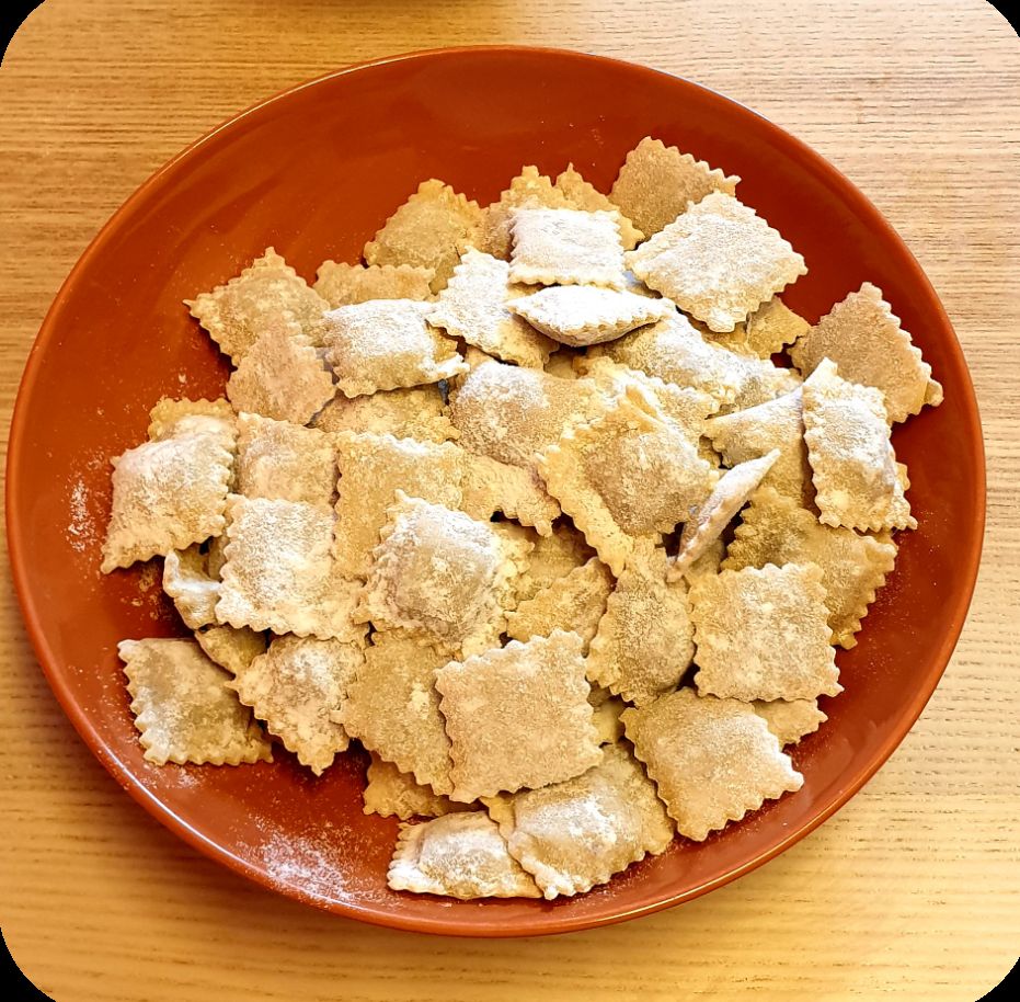 Raviolis con relleno de espinaca y queso ricotta