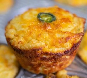 Muffin con tocino y queso cheddar